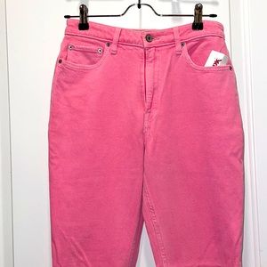 NEW with tags 
-neon pink abercrombie and fitch 
-skinny 
-highrise
-true size 2